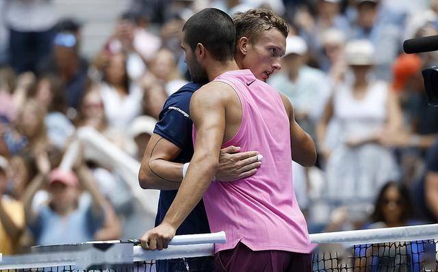 开云体育APP下载-温网力克美网，德约科维奇带队取胜