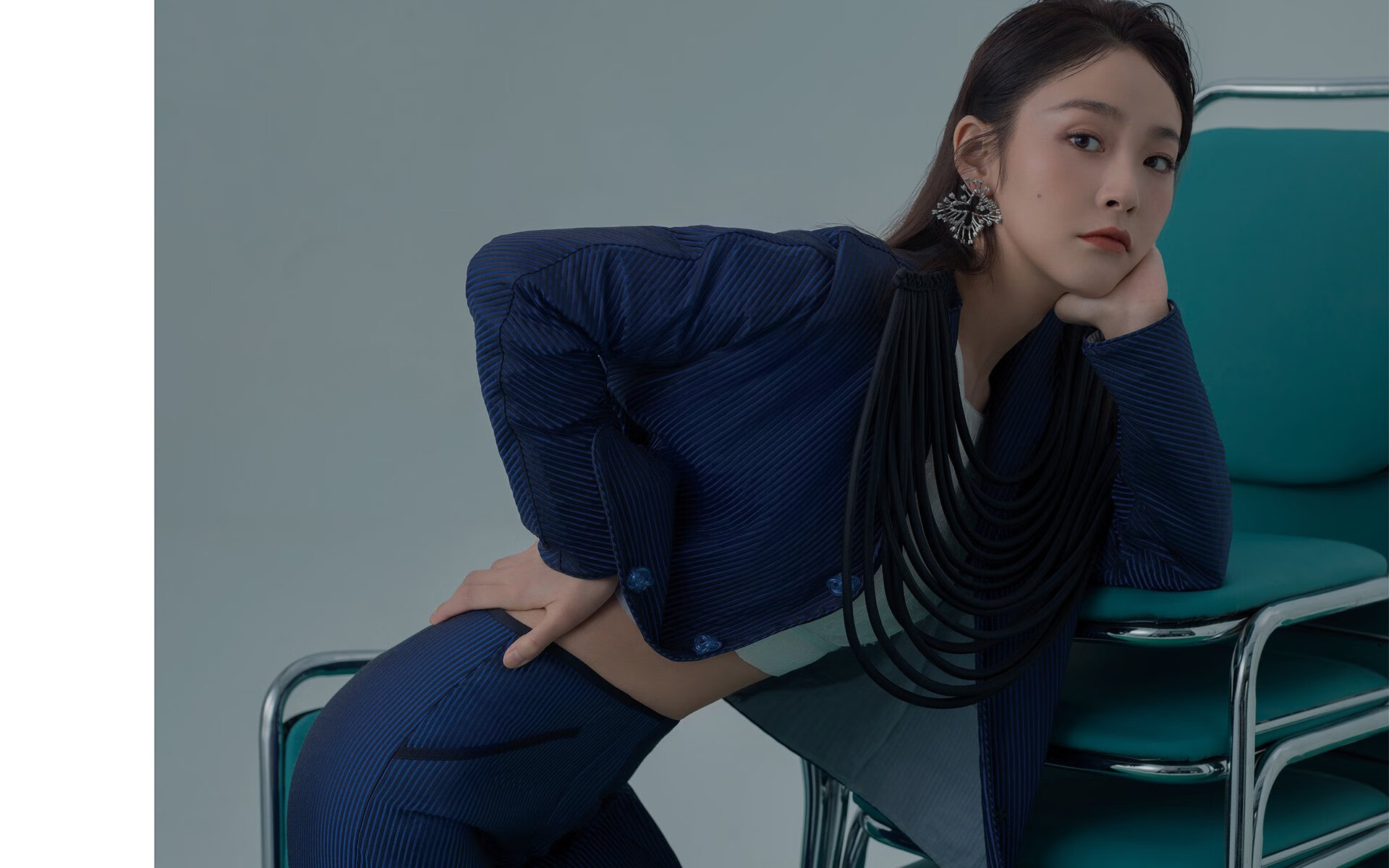 开云体育2026-残酷布克，当星光撕裂阴影，篮网三巨头在季后赛伤痕上写下横扫