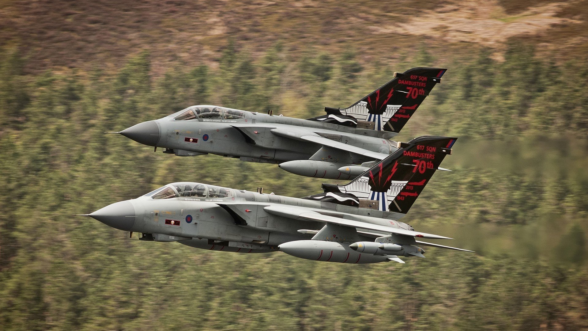 当长角的神明踏碎旧王权，爱德华兹的利齿咬出新纪元